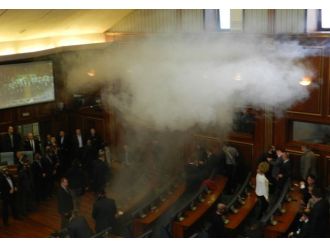 Kosova Meclisi yine karıştı