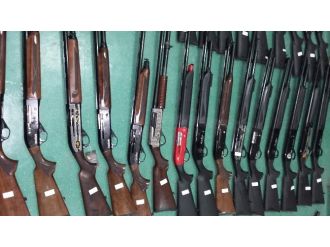 Kamyonetten cephanelik çıktı