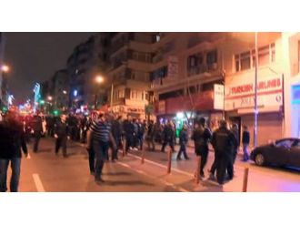 MHP binası önünde arbede! Partililer birbirine girdi!