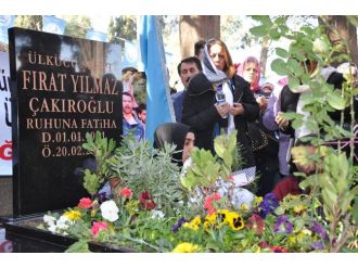 Fırat Çakıroğlu ölümünün 1. yılında mezarı başında anıldı