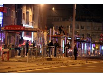 İntihar etmek için tramvay durağına çıktı