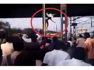 Herkesin içinde ölüme atladı