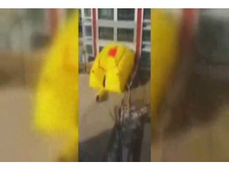 33 katlı binadan böyle atladı