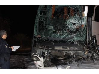 Yolcu otobüsleri çarpıştı: 1 ölü, 12 yaralı