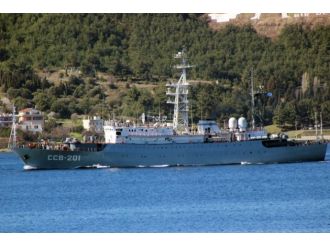 Rus gemisi Boğaz’dan geçti