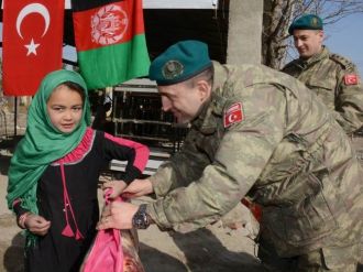 TSK’dan Afgan miniklere kışlık mont