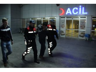 Tüfeği doldururken amca oğlunu vurdu