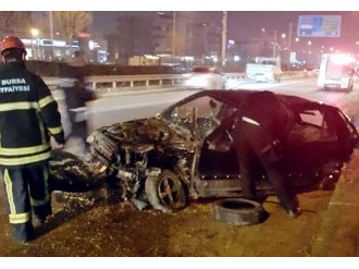 Kaza yapıp 100 metre sürüklenen araçtan sağ çıktı