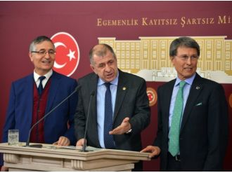 Ümit Özdağ MHP başkan yardımcılığı görevinden istifa etti