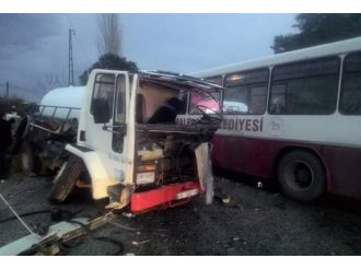 20 kişinin yaralandığı kazada şoför hayatını kaybetti