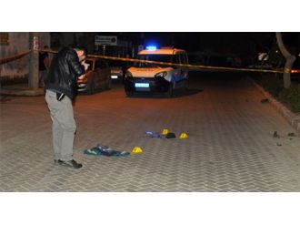 Sokak ortasında silahlı kavga: 1 ölü