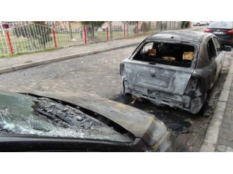 Askeri personellerin araçları kundaklandı