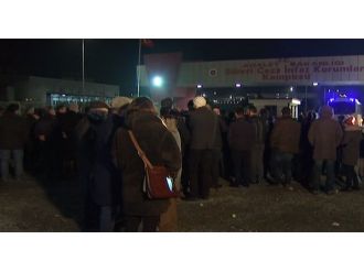 Tahliye kararını sevinç çığlıkları atarak karşıladılar