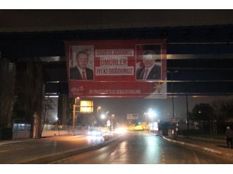 Erdoğan ve Davutoğlu için dev pankart