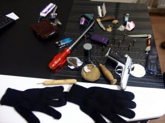 Emekli astsubayın evine giren hırsız yakayı ele verdi