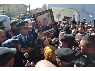 Sur şehidi son kez baba evine getirildi