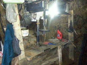 Yer altında silah atölyesi bulundu