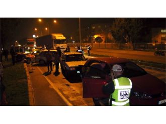 Polisten kaçan sürücü zincirleme kazaya neden oldu