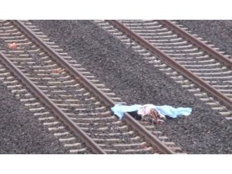 Eşiyle arası bozulunca kendisini trenin altına attı