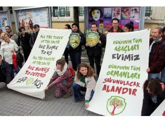 Fransız Konsolosluğu önünde protesto
