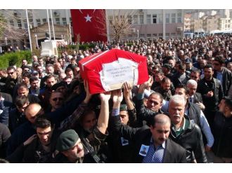 Nusaybin şehidini uğurladı