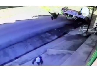 Kamyonet defalarca takla attı: Araçta böyle uçtu !