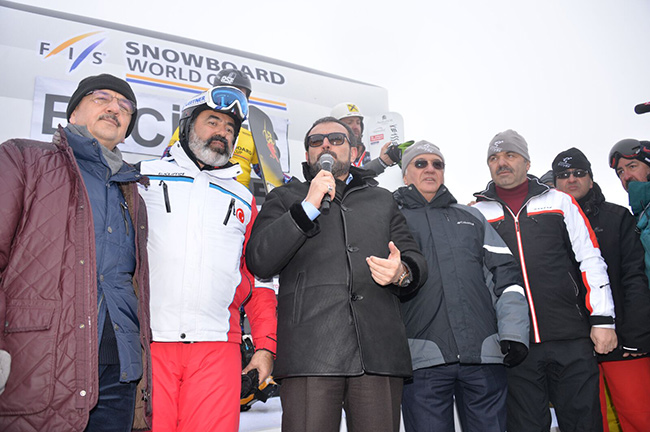 Ünal Dünya Snowboard Yarışaları Kupa Törenine Katıldı