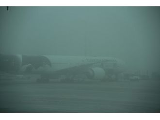 Yoğun sis hava trafiğini de etkiledi