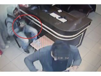 Bağış kutusunu böyle götürdü