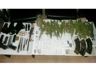 Terör örgütüne ait uyuşturucu ve silah ele geçirildi