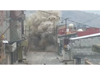 Barikata yerleştirilen bomba böyle patladı!