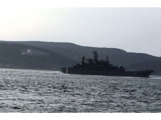 Rus savaş gemisi boğazdan geçti