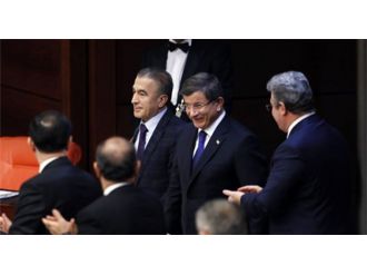 Davutoğlu’ndan gece yarısı Genel Kurul sürprizi