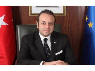 Stanley Weiss’e cevap verdi