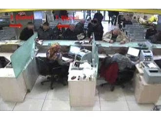 Polis kadını dolandırıldığına güçlükle inandırdı