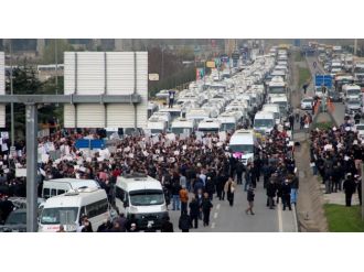 Servisçilerin eylemi sürüyor