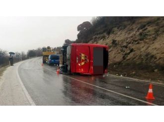 Isparta’da yolcu otobüsü devrildi: 19 yaralı
