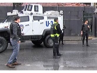 Teröristlerin kıstırıldığı binaya operasyon yapılıyor