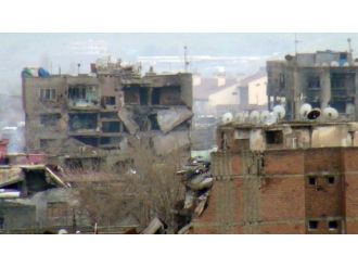 Teröristlerin sıkıştırıldığı bölgeye top atışı yapıldı