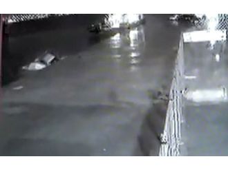 İstanbul’da aracın denize uçma anı kamerada