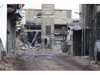 Sur’dan 18 kişi daha tahliye edildi