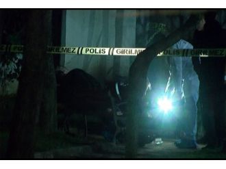 Polis karakolunun karşısında kafasına sıktı