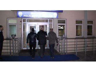 ’Sevgili buldum’ diye kandırdığı adamı gasp etti