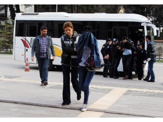 Polisin arsasını sahte kimlik ve tapuyla satmaya çalıştılar