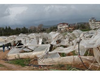 Hortum yıktı geçti