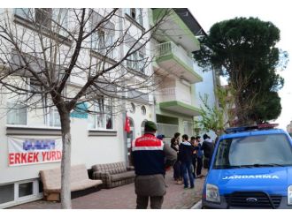 Üniversitelilerin bomba şakası karakolda bitti