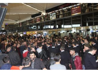 Uçak ve yolcu trafiğinde artış