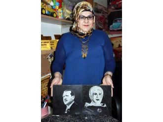 Üzerinde Erdoğan çiftinin resimnin olduğu granit eser hazırlıyor