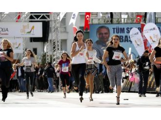 Kadınlar 2 bin liralık ödül için ’topuk’ladı