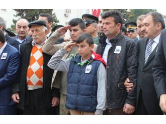 Şehit ağabeylerini böyle uğurladılar